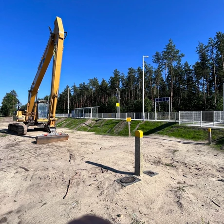 Budowa linii kolejowej z Rzeszowa na lotnisko w Jasionce [sierpień 2023] - fot 28